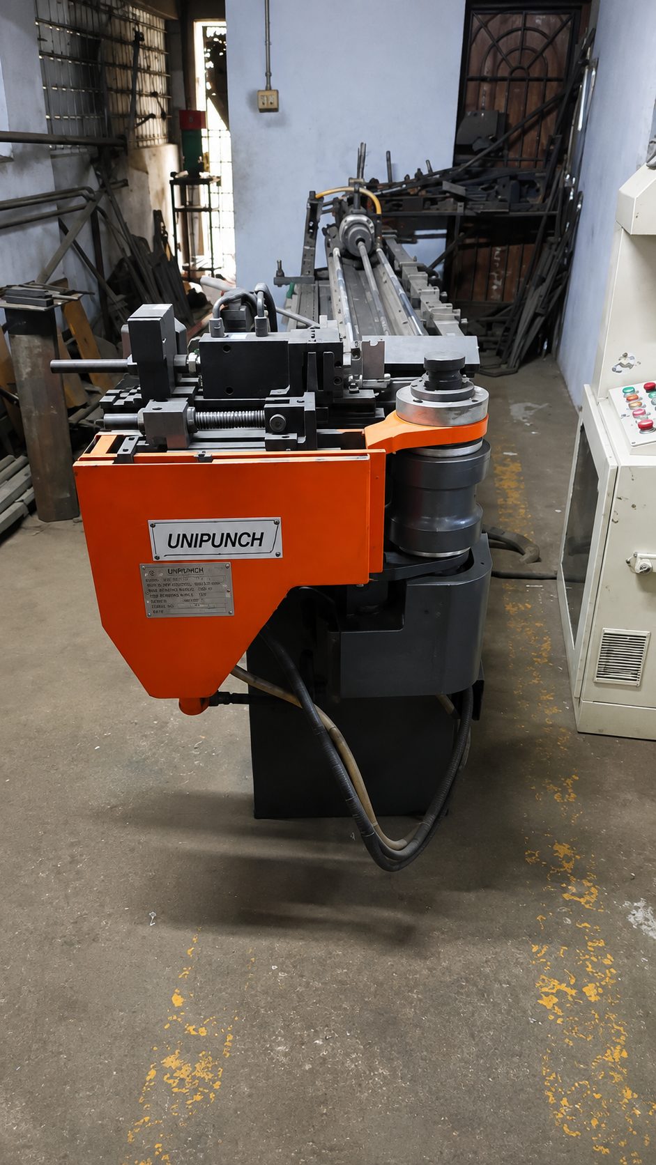 CNC pipe bending machine